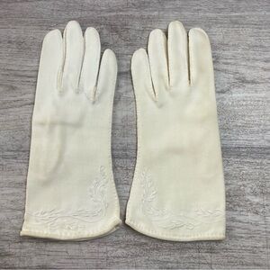 Vintage Women Gloves Wrist Length Small Floral Accent Embellishment